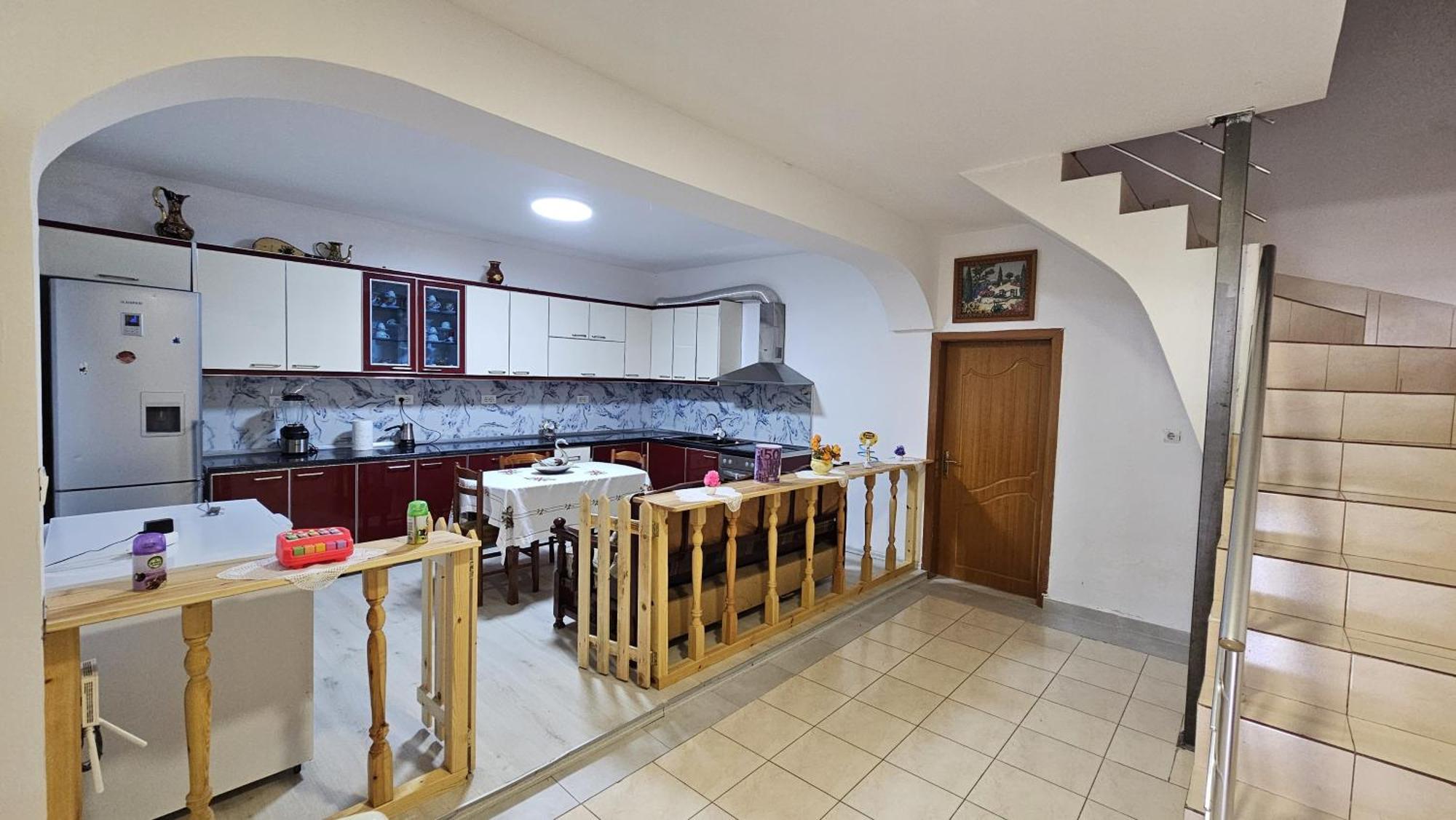 Maria Guest House Permet Bagian luar foto